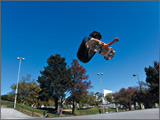 Simply press the
shutter button! Face
and sky look as good
as the real thing.