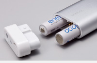 充電した予備のエネループを持ち歩けば長時間使用できます。